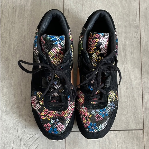 NWOT ADIDAS Rare Limited Edition ZX 700 Remastered Sneakers, M6.5 W8.5 - Picture 2 of 9